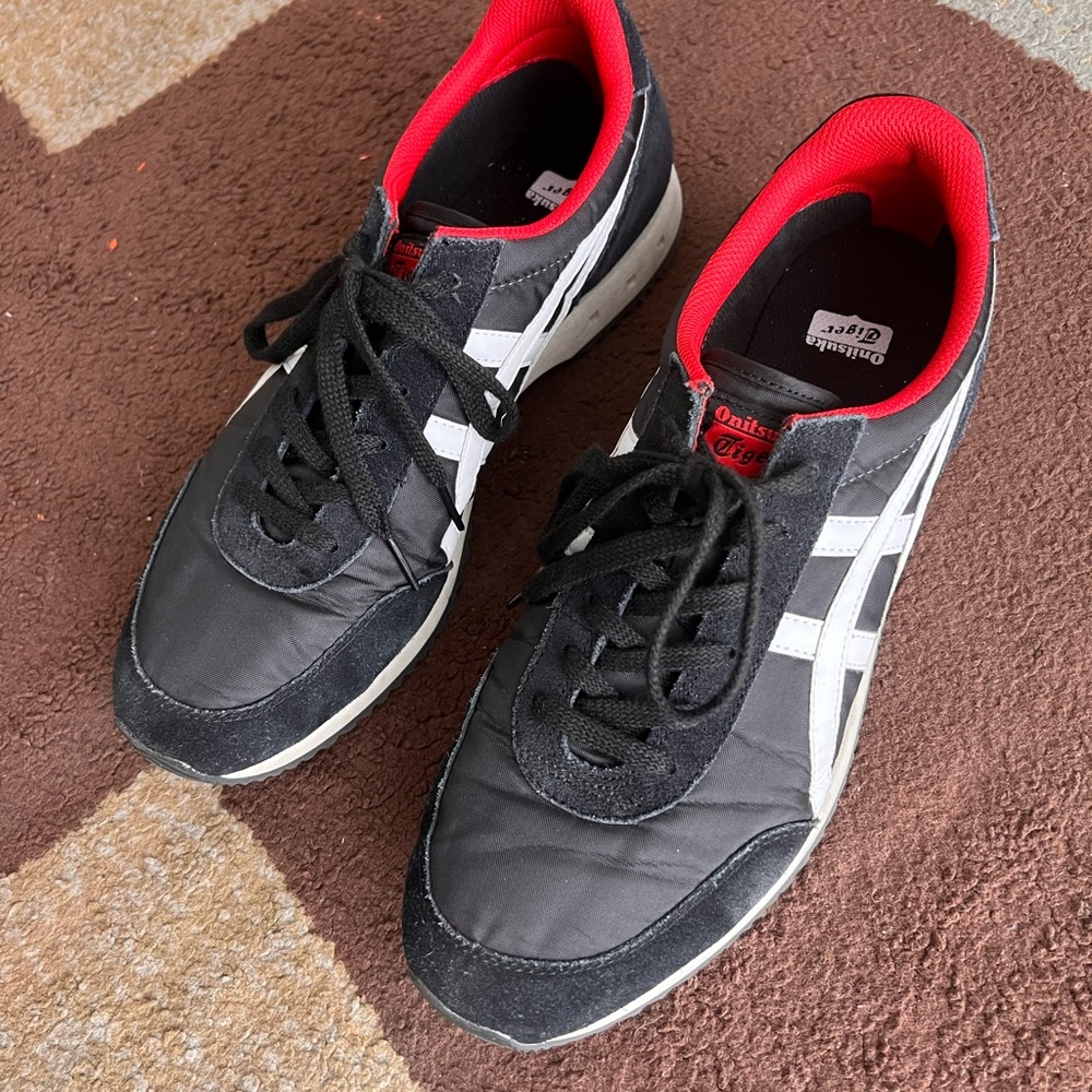 Onitsuka Tiger Ultimate 81 Black and White Sneakers